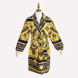 Luxury designer classic Bath robe fashion bathrobe sleeprobe top quality Printing pattern size M and L for home hotel vacation travel Christmas gifts 2022 new