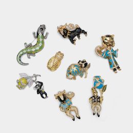 Amorita boutique women sealing glair coloured drawing animal brooches