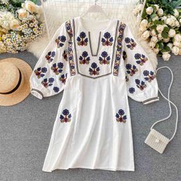 Women's Summer Dress Retro Bohemian Embroidered Puff Sleeve V-neck Loose Short Female es LL065 210506