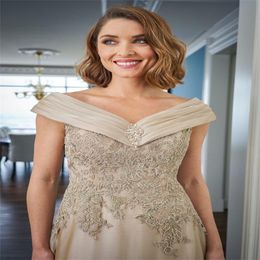 2023 Elegant Mother Of Bride Dresses Champagne Cap Sleeves Chiffon Lace Appliques Crystal Floor Length Plus Size Custom Weddings E336k