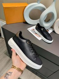 Top Quality Fashion Sneakers Men Women Leather Flats Luxury Designer Trainers Casual Tennis Dress Sneaker mkj0002