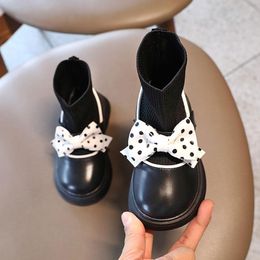 Stivali Scarpe per bambini in maglia alla caviglia Slip-on Girl con fiocco a pois 2021 Baby Child Punta tonda Uniforme scolastica Scarpa nera 21-36