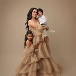 Mother And Daughter Puffy Tulle Dresses Off The Shouler Tiered Ruffles Custom Made Mom Kids Po Shoot Gowns 210724