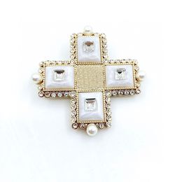 Brand Fashion Jewellery Brooch Vintage Camellia Flower Style Snowflake Cross Design Sweater Jewellery Light Gold Colour Fine Top Quality Pearls