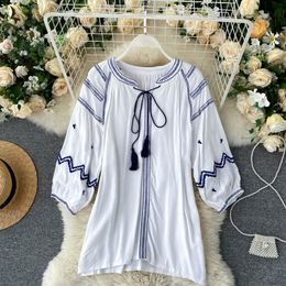 Retro Embroidery Women Tops Autumn Chic Fashion Casual Loose Long Sleeve Blouses Bohemian Korean Holiday Blouse 210419