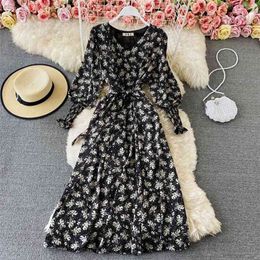 Women Summer V-neck Bow Floral Chiffon Lantern Sleeve Retro Empire Swing Dress D084 210507