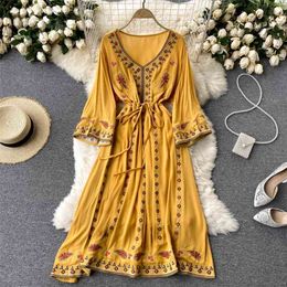 Women Fashion Vintage Embroidery V Collar High Waist Thin Holiday A-line Dress Vestido De Mujer S592 210527