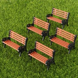 5PCS Model Park Bench 1:30 Mini Garden Ornament Miniature Park Bench Craft DIY Figurines Landscape Bench Model Garden Decor Y0910