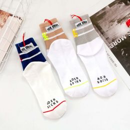 Sewn label pendant casual socks cotton medium tube socks men's and women's sports