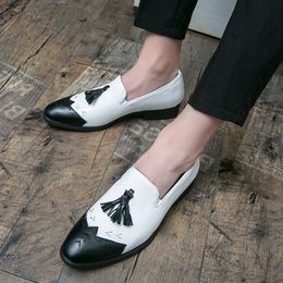 -Trend di lusso Nero con nappe bianche nappe nappe appartamenti Oxford Scarpe da uomo Mocassini casual vestito formale calzature sapatos tenis masculino