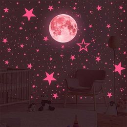 435Pcs Luminous Stars Wall Stickers For Kids Room Decor Glow Moon Ceiling Sticker For Children Home Decoration Accessories Set 211124