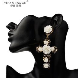 -Design Euramerican Femme Baroque Style Big Rose Fleur Filigree Cross Instruction Cross Boucle d'oreille Gold Couleur Enamelée Dangle lustre