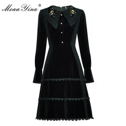 Abito stilista Abito da donna primaverile Colletto rovesciato ricamato Manica lunga Velluto Slim Abiti vintage eleganti 210524