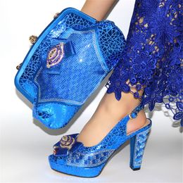 -Kleiderschuhe Royal Blue Party Set Afrikaner High Heel Matching mit Tasche Frauenpumpen und Handtasche CR2107, Höhe 11,3 cm