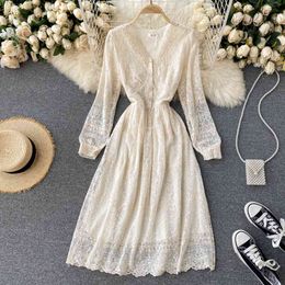 French Sweet Lace Dress Women Chic Elegant Solid Button V Neck Puff Sleeve Dress Autumn A-line Streetwear Midi Dresses 210419