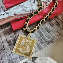 Pendant Necklaces Hip Hop Crystal No.5 Catwalk Clavicle Necklace Luxury Woven Chain