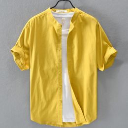 camisa amarilla hombre