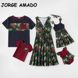 Summer Family Matching 5-pcs Sets T-shirt Floral Dress Bodysuit Mom Dad Baby Boys Girl Clothes E2051 210610