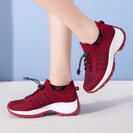 New Spring Women Casual Shoes Fashion Breathable Outdoor Walking Mesh Sock Shoes Fashion Non Slip Ladies Sneakers Big Size 41 42 Y0907