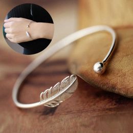 New Fashion Silver Bracelet Not Allergic High-quality Female Simple Feather Small Ball Open Bracelet Handmade Jewelry Gift Q0719