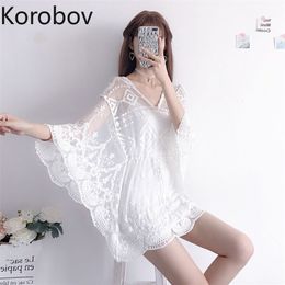 Korobov Fashion V Neck Lace Women Blouses Vintage Batwing Sleeve Blusas Mujer New Chic Solid Female Shirts 210430