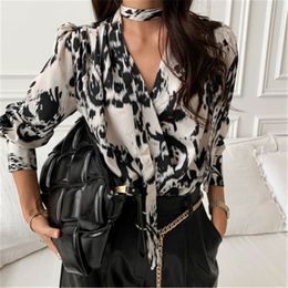 OL Leopard Elegant Minimalist Basic Shirt Animal Printed Women Korean Full Sleeves Blouses Arrival Loose Tops 210421