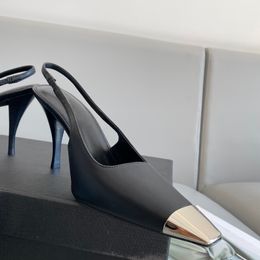 Sandali con testa di ferro per donna Scarpe eleganti con tacco a spillo in pelle verniciata moda designer di lusso 9CM Calzature di fabbrica con cinturino posteriore con tacco alto