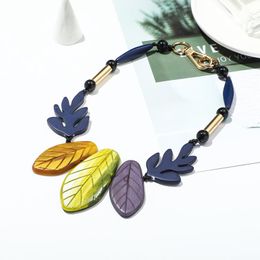 Pendant Necklaces OI 2022 Folk-custom Acrylic Necklace Colorful Leaf Shape For Women Suit Sweater Party Wedding Year Jewelry