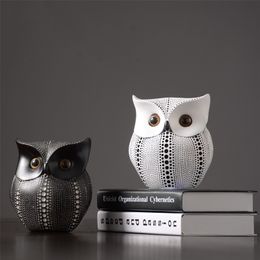 Nordic Style Owls Ornament Owl Resin Craft Lovely Bird Miniatures Figurines for Home Decor Living Room Bedroom Office Decoration 210924