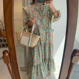 [EWQ] Women Big Size Prairie Chic Ruffle Floral Print Dress New V-Neck Theree Quarter Sleeve Flare Fashion Summer 2F0435 210423