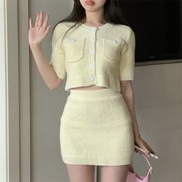Doce coreano de malha 2 peças set Mulheres Outfits Colheita Top Sweater Cardigan + Mini Bodycon Saias Sets Casual Dois Skirt Ternos 210514