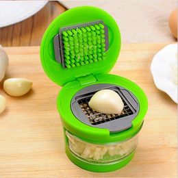 Multi-function Garlic Press 1pcs Random Colour Cutting Garlic Stainless Steel Cooking Tools Kitchen Accessories 210330