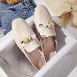 Pantofole da donna all'aperto Pantofole da donna Pantofole piatte Muller Sandali moda donna 2021 nuove scarpe in pelle alla moda