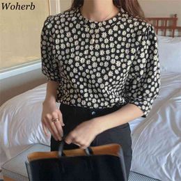 Puff Sleeve Daisy Floral Print Women Shirts Black Elegant Korean Chic Summer Blouses Vintage Casual Ins Blusas Mujer 210519