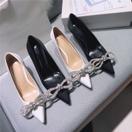 2021 Luxury Designer Womens Dress Shoes Pointed Bow Rhinestone Buckle High Heels Sheepskin Inner Lining Fashion Banquet Bridesmaid Sandals