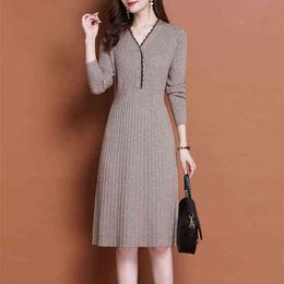 Knitted Long Sleeve Dress Women 2021 Slim Bodycon Autumn Korean Elegant Fall Winter Button V Neck Sweater Midi Pleated Dress 130 G1214