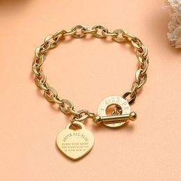 Charm Bracelets Mode Herz Edelstahlarmband für Frauen Vintage Gold Punk dicke Kette zur Hand 2021 Schmuck Geschenk