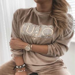 Spring Women Velvet Sets Winter Warm Sweatshirt And Casual Long Pants Suits Female Sequin Letter Printed Two Piece Set Tracksuit 210930