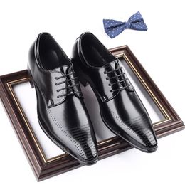 New Designer Gentleman Pointed Lace Up Brogue Oxford Shoes Men Casual Wedding Formal Dress Footwear Sapatos Tenis Masculino