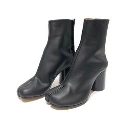 Stiefel 2021 Marke Designer Mode Split Toe Leder Frauen Tabi Chunky Runde High Heels Winter Pelz Schuhe