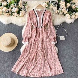 Spring Women's French Retro Court Style V-neck Lace Edge Bubble Sleeve Temperament Dress D095 210507
