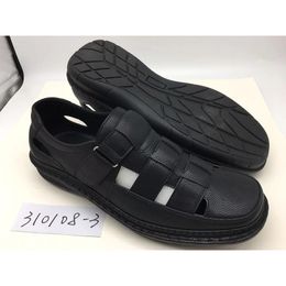 2021 Fashionable leather sandals for men cool gentlemen slippers in summer high quality slip-over sandals with hollow design