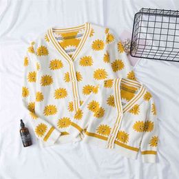 Spring and Autumn Sunshine Daisy Pattern V-neck Sweater for Mommy Me Matching Outfits Tops 210528