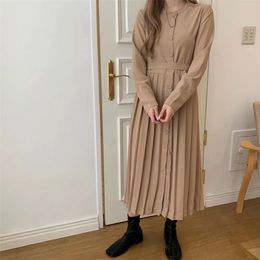 Spring and Autumn Women's Dresses Pure Color Simple Versatile Thin A-line Skirt Pleated Long-sleeved Dress GX258 210507