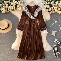 Autumn Winter Dress Women's V-neck Lace Ruffle Stitching Lantern Sleeves Slim Mid-length Velvet Dresses UK566 210506