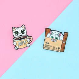 Best Friend Cute Cat Animal Cartoon Enamel Brooches Pin for Women Fashion Dress Coat Shirt Demin Metal Funny Brooch Pins Badges