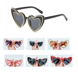 2021 Vintage Heart Sunglasses Women Fashion Luxury Rhinestone Decoration Cat Eye Sunglasses Men Eyeglasses Oculos Clear Glasses
