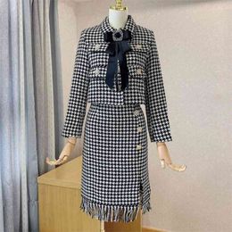 High Quality Winter Houndstooth 2 Piece Set Women Beading Bowknot Tweed Short Jacket Coat + Waist Skirt Two Outfits 210514