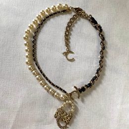 Charm-Anhänger-Halskette mit echtem Leder und Naturmuschel-Handtaschendesign für Frauen, Hochzeitsschmuck, Geschenkbox, PS4755