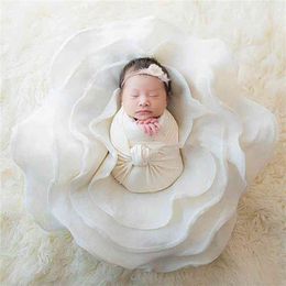 born Pography Props Flokati Flower Shaped Posing Pod Nest Baskets Background Baby Poshoot Accessories Wool Blanket 210823
